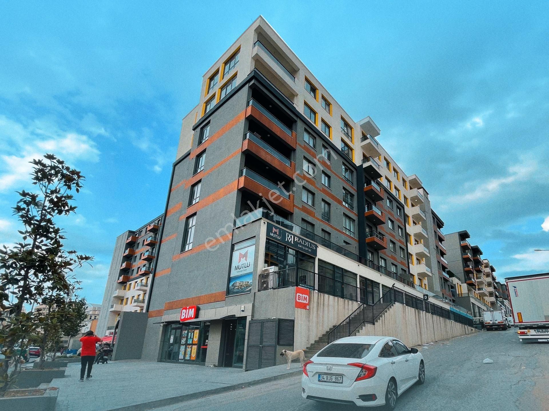 Esenyurt Zafer Kiralık Genel  ESENYURT RADİUS PROJESİNDE KİRALIK 1000m2 DÜKKAN