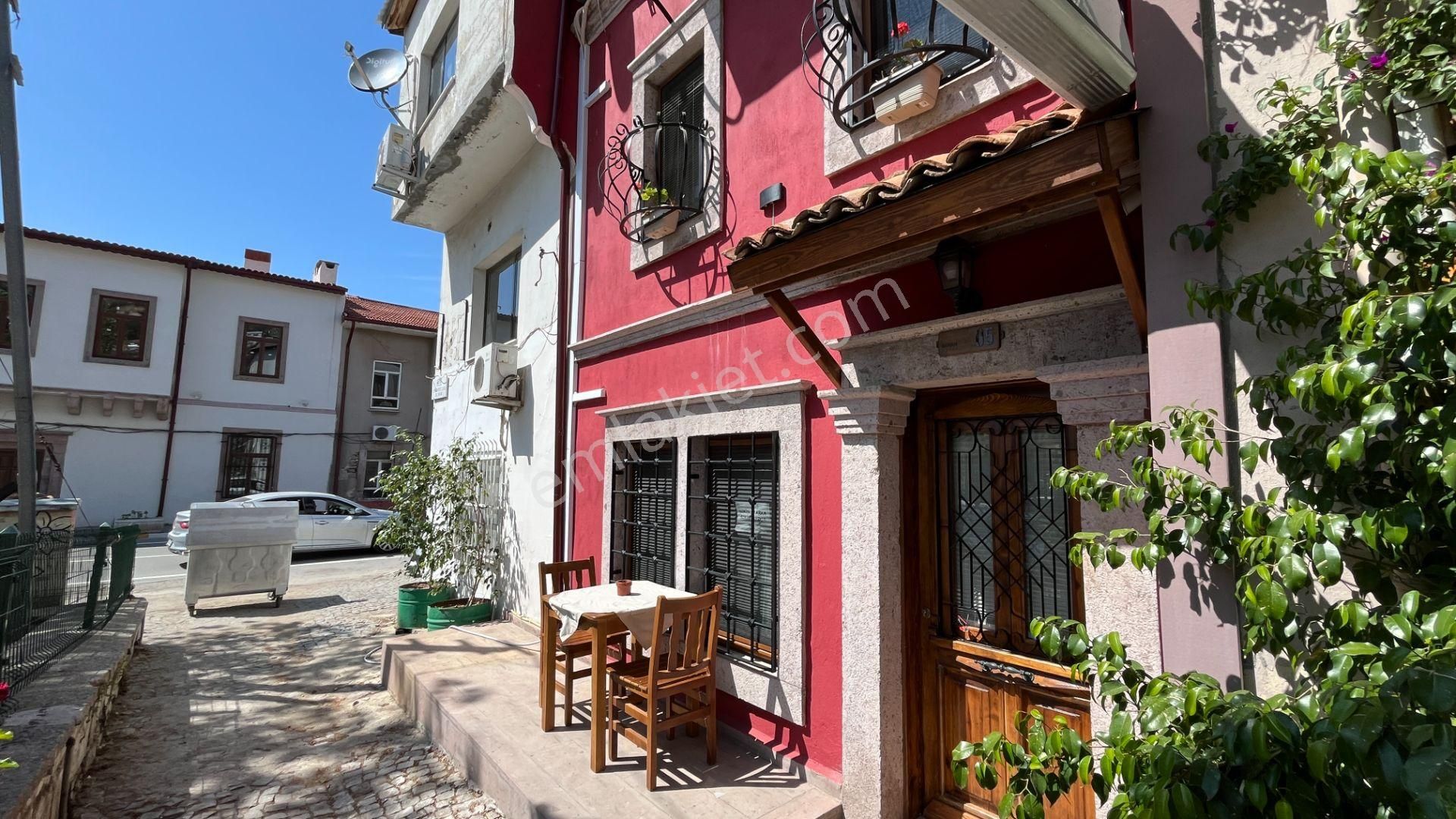 Ayvalık Sakarya Satılık Butik Otel  Ayvalık Çarşı'da, Anayol Üstünde, Satılık, 5 Odalı Butik Otel