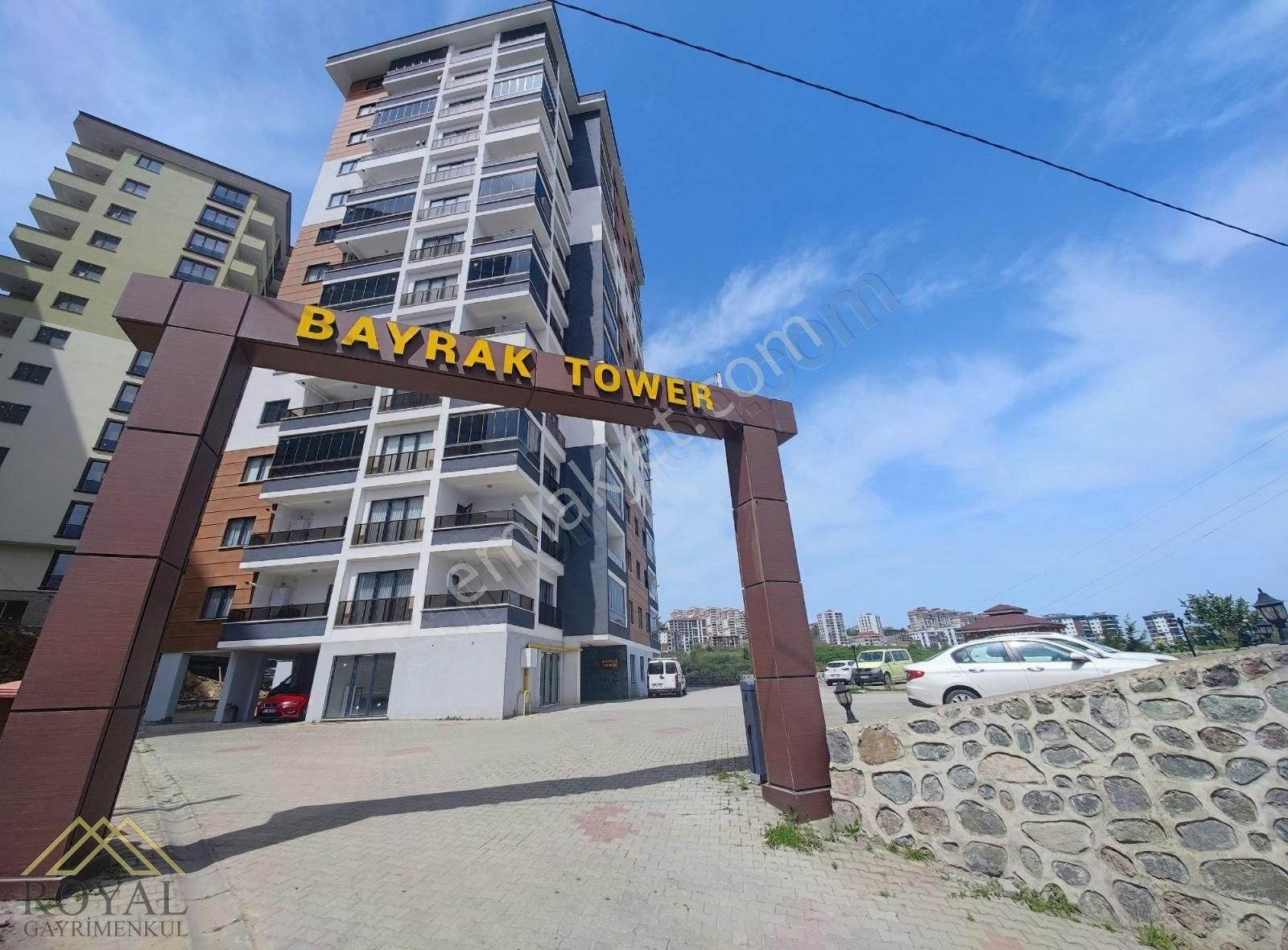 Yomra Kaşüstü Satılık Daire ROYAL'DEN BAYRAK TOWER'DA 13. KAT DENİZ MANZARALI SIFIR DAİRE