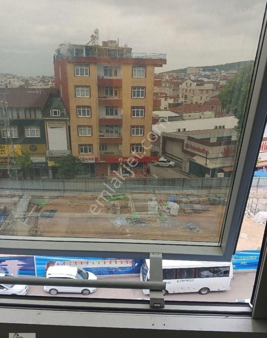 Gebze Güzeller Kiralık Ofis Gökçe Girgin'den aksa sapağında ön cephe ofis