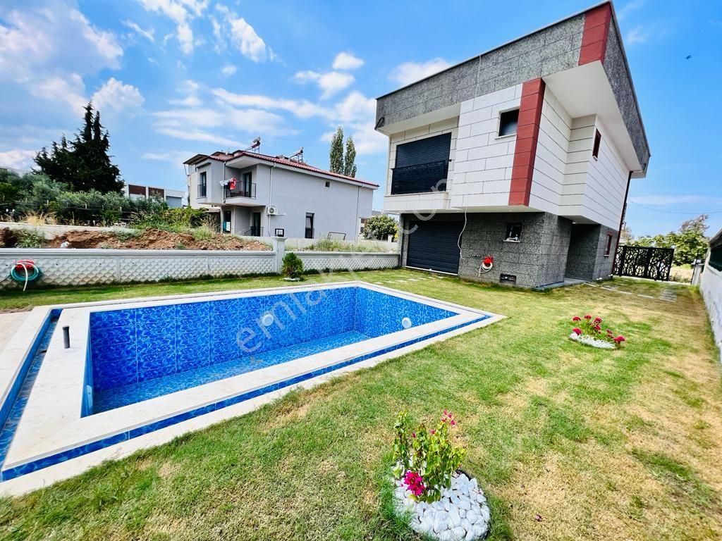 Kuşadası Güzelçamlı Satılık Villa GÜZELÇAMLIDA GENİŞ BAHÇELİ TEK MUSTAKİL HAVUZLU 4+1 FIRSAT VİLLA