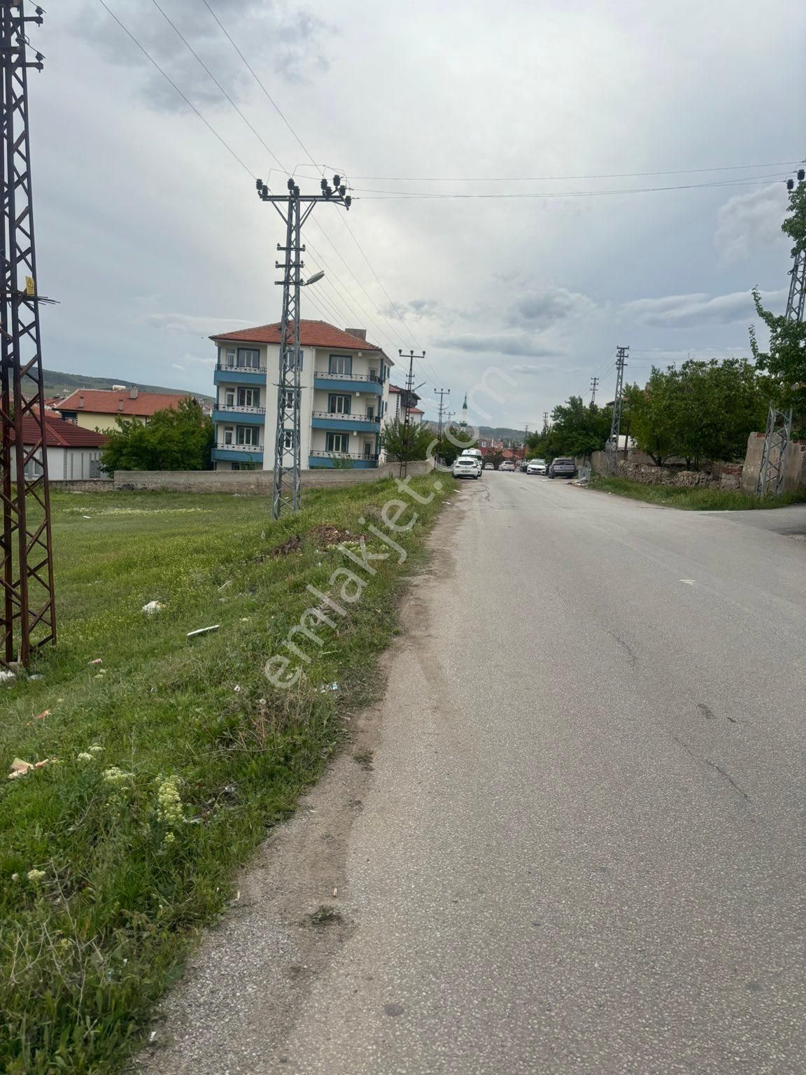 Sorgun Bedirbaba Satılık Konut İmarlı GÜNGÖR EMLAKTAN YENİDOĞAN  MAH.İKiKARA YOLU ÜZERİ (ŞEHİT MÜCAHİT ERBAŞ CAD)ÜZERİNDE SATILIK ARSA  