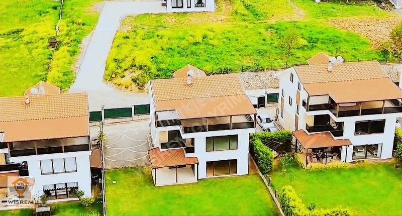 Başiskele Damlar Satılık Villa BAHÇECİK DAMLAR'DA DOĞA VE DENİZ MANZARALI LÜKS TRİPLEKS VİLLA