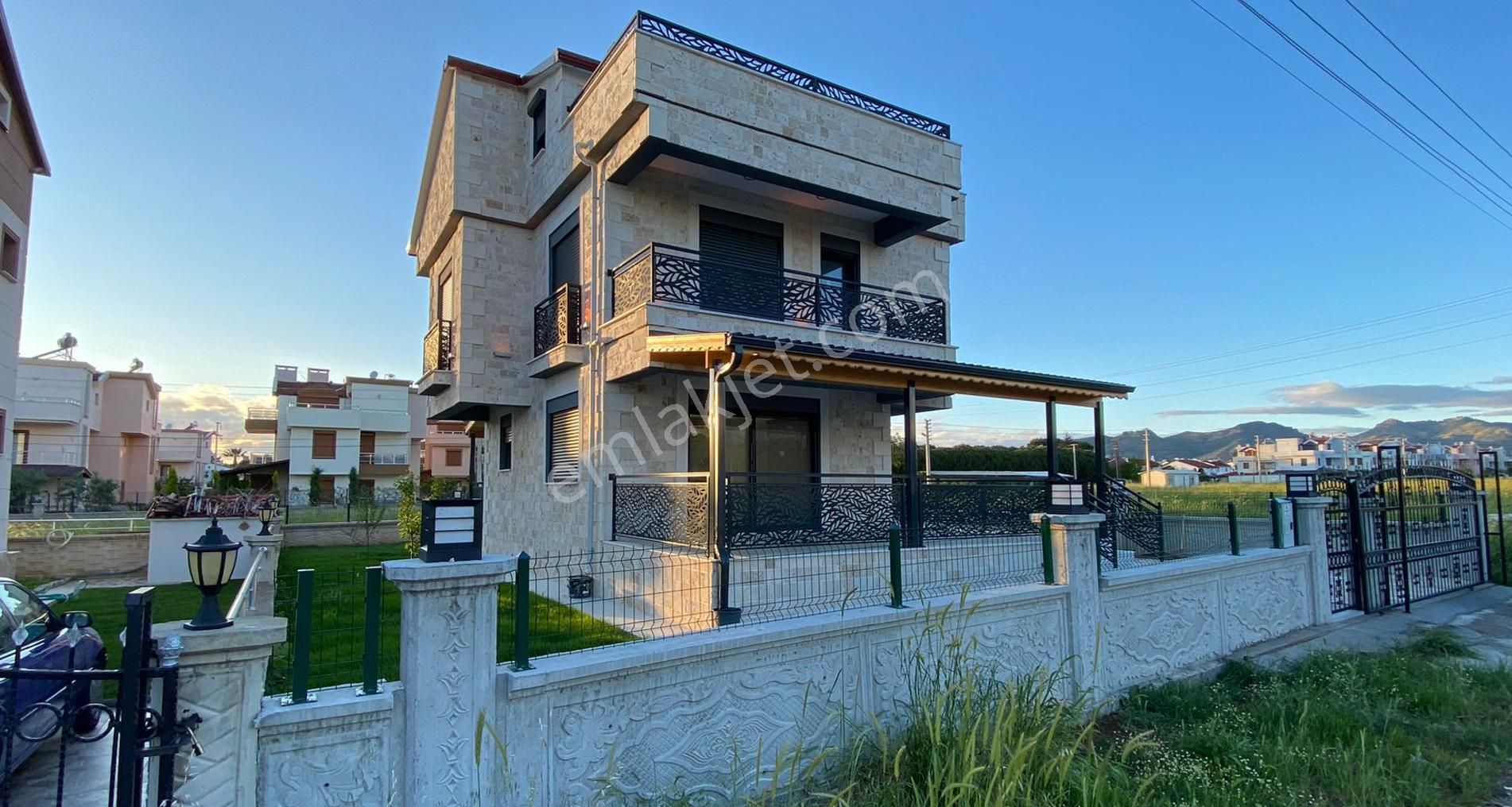 Dikili Salihler Satılık Villa  İzmir Dikili Salihler Deniz Manzaralı Satılık Müstakil 4+1 Villa