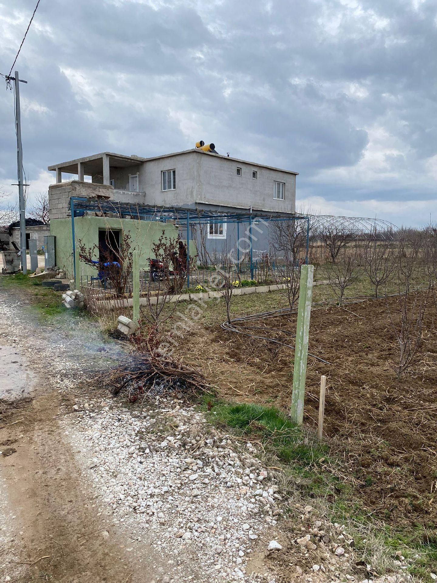 Niğde Merkez Sazlıca Bld. (Aşağı) Satılık Müstakil Ev NİĞDE MERKEZ SAZLICA DA SATILIK MÜSTAKİL EV 