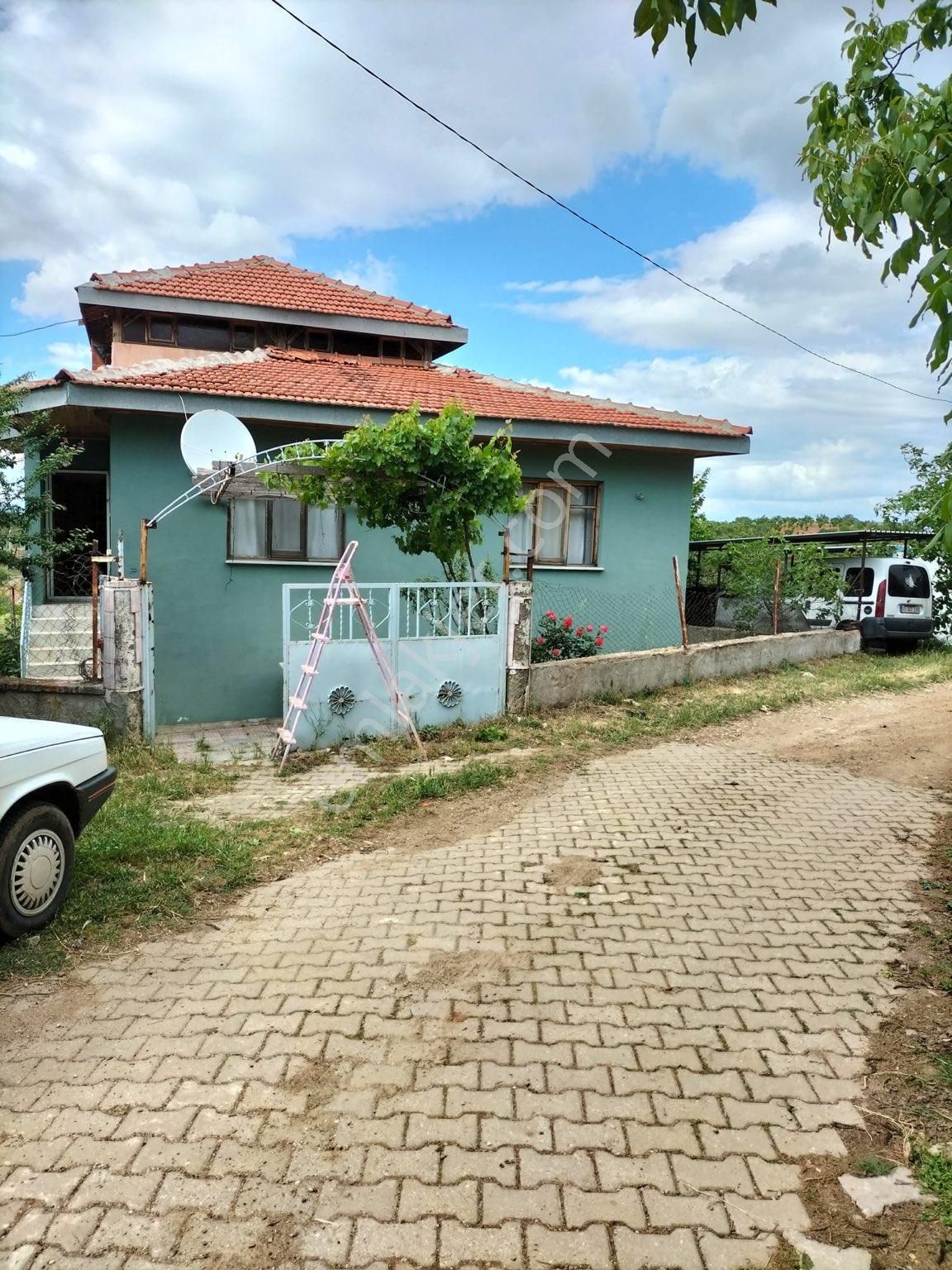 Turgutlu Ayvacık Satılık Villa İmarlı GÜNEY MAH. Köy evi harika