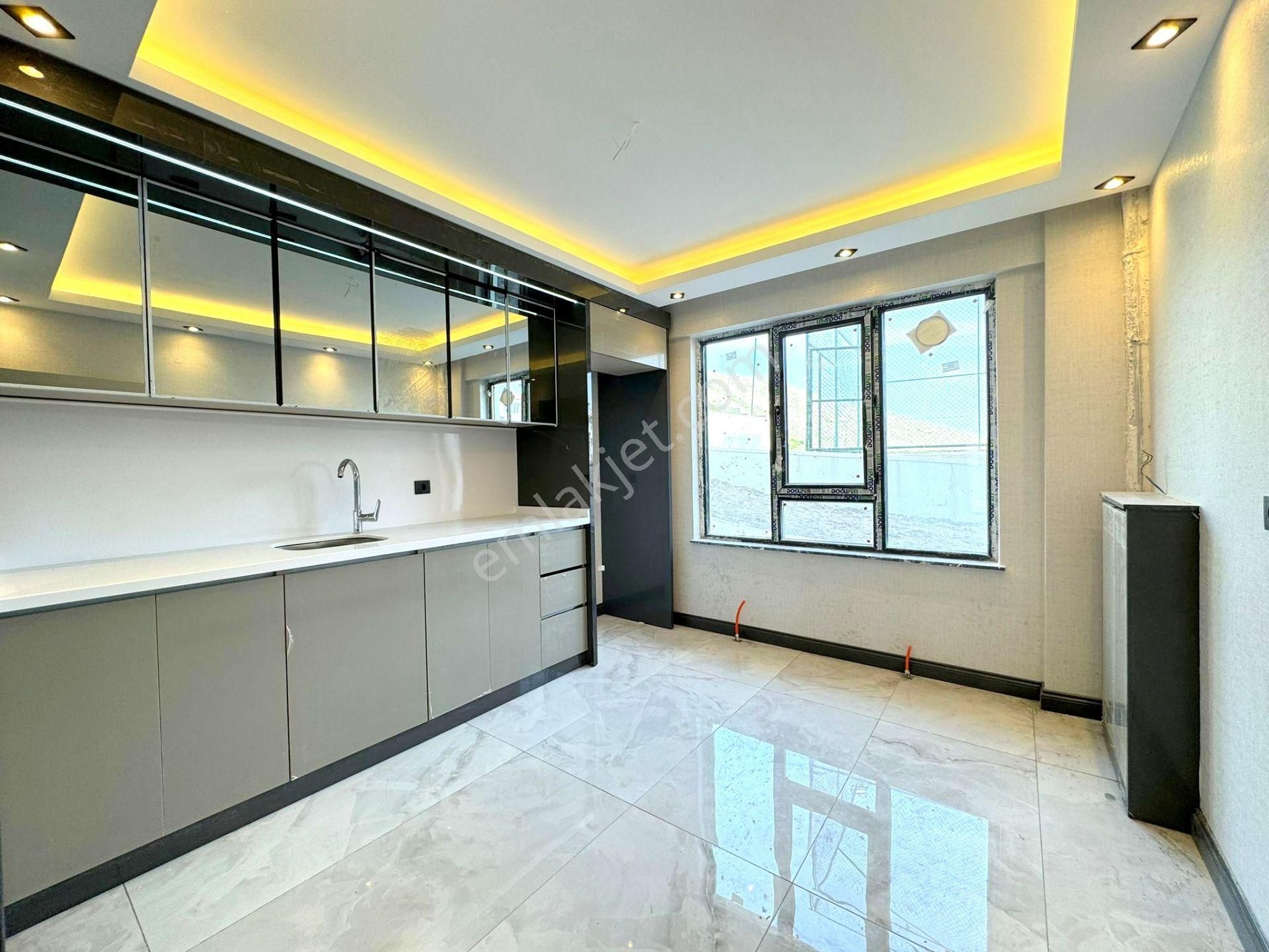 Keçiören Karakaya Satılık Daire  KEÇİÖRENDE 4+1 160M2 ASANSÖRLÜ FUL+FULL YAPILI EBEVEYN BANYOLU  SIFIR DAİRE 