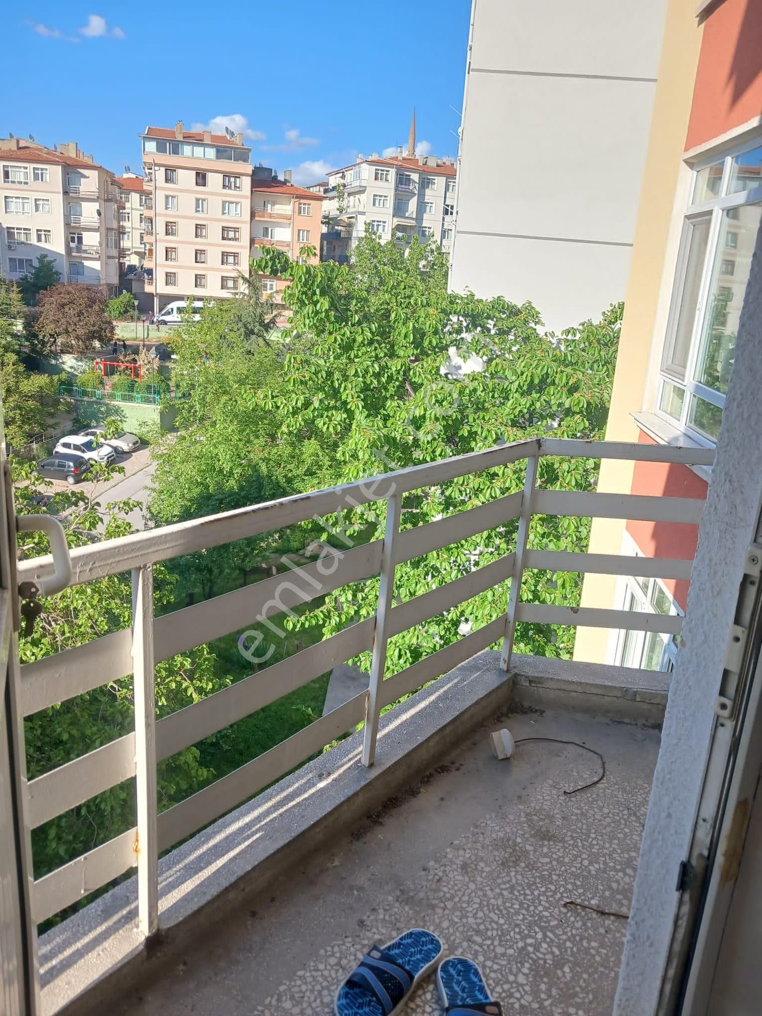 Çankaya Ertuğrulgazi Satılık Daire  Cebecide Katta Düz Giriş Önü Açık Manzaralı 2 Balkonlu