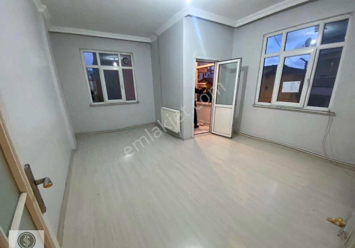 Küçükçekmece Kanarya Kiralık Daire Kanarya Mahallesinde Kiralık 1 Kat 2+1 Doğalgaz Kombili Masrafsız 90 M2