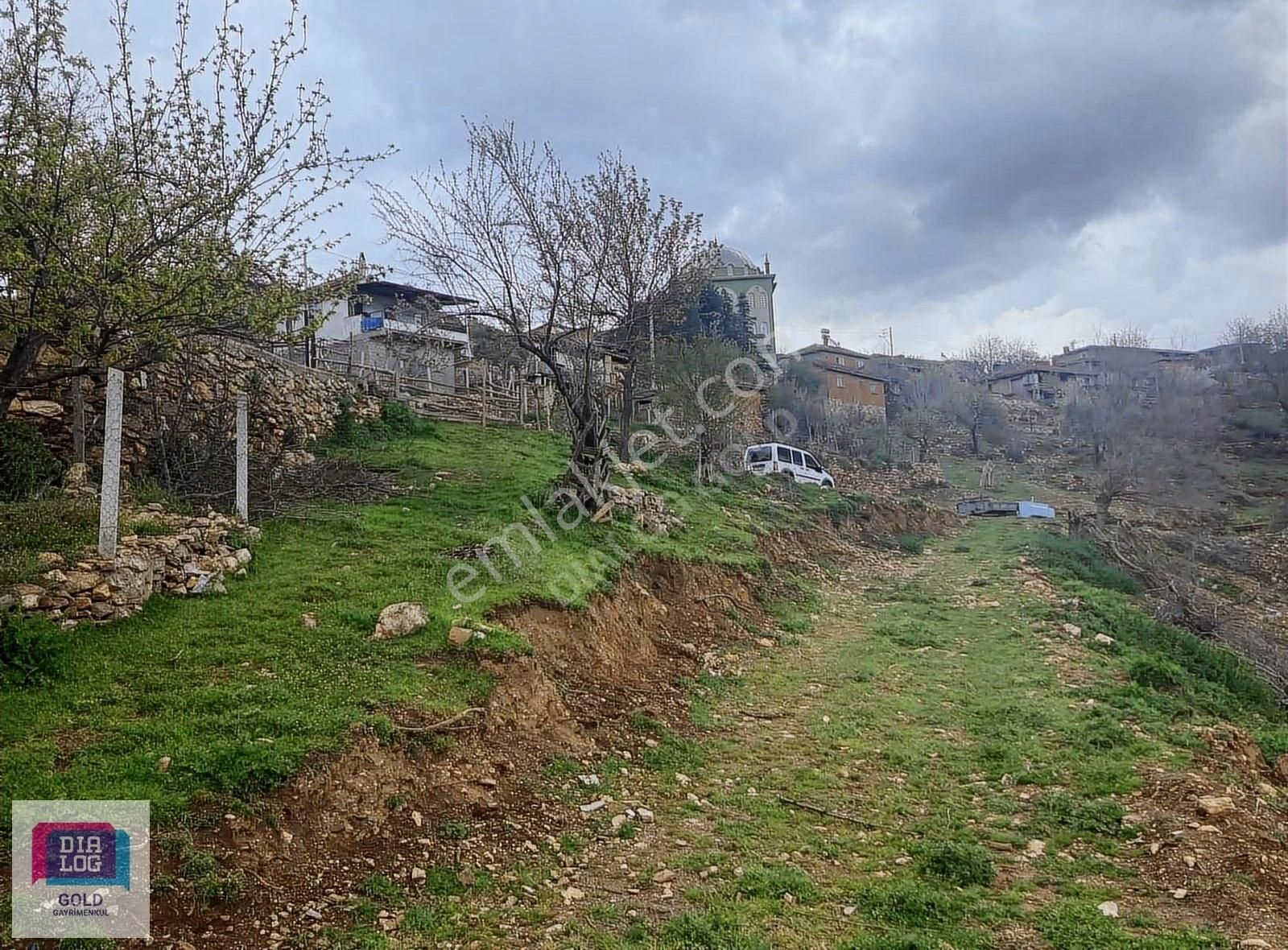 Uşak Merkez Selvioğlu Köyü (Karabacaklar) Satılık Konut İmarlı UŞAK KÖYİÇİ İMARLI SATILIK ARSA