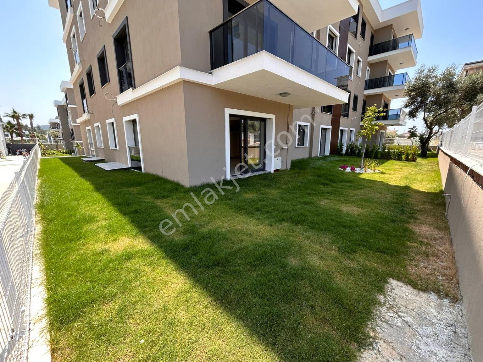 Kuşadası İkiçeşmelik Satılık Daire KUŞADASINDA SATILIK VİLLA KONFORUNDA MÜSTAKİL SİTE İÇİ 3+1 DAİRE