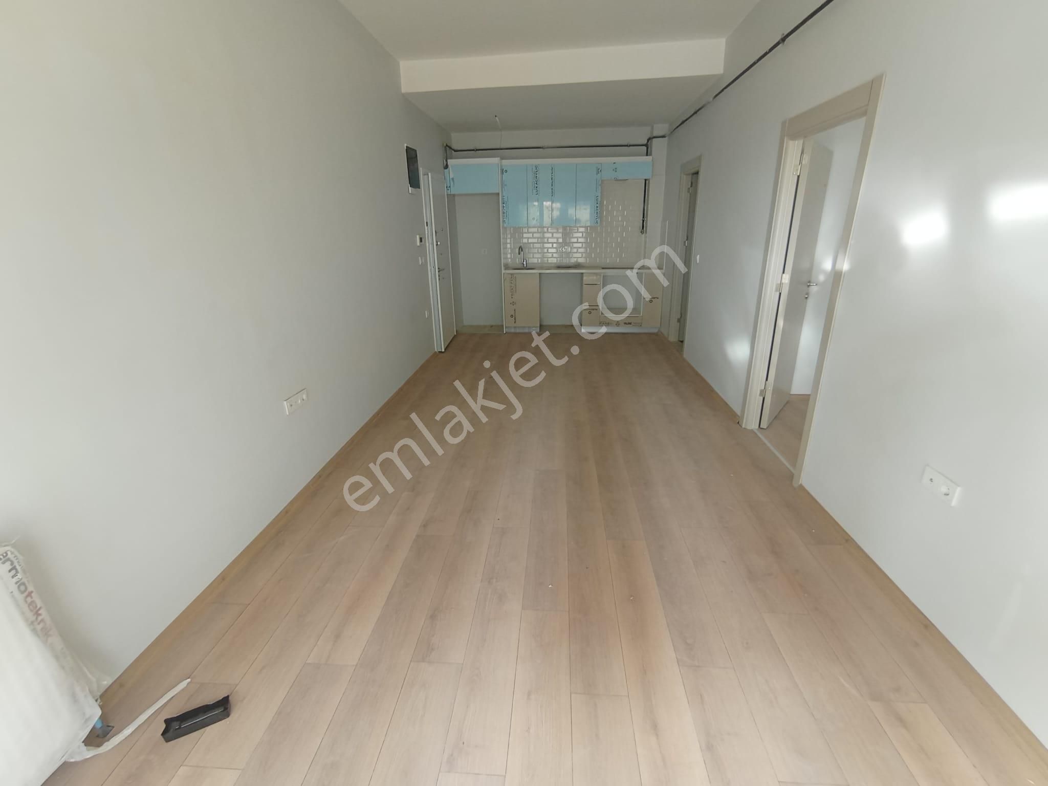 Maltepe Altıntepe Kiralık Daire  Altıntepe Ön Köşe Bahçe Kullanımlı Geniş Ferah 1+1