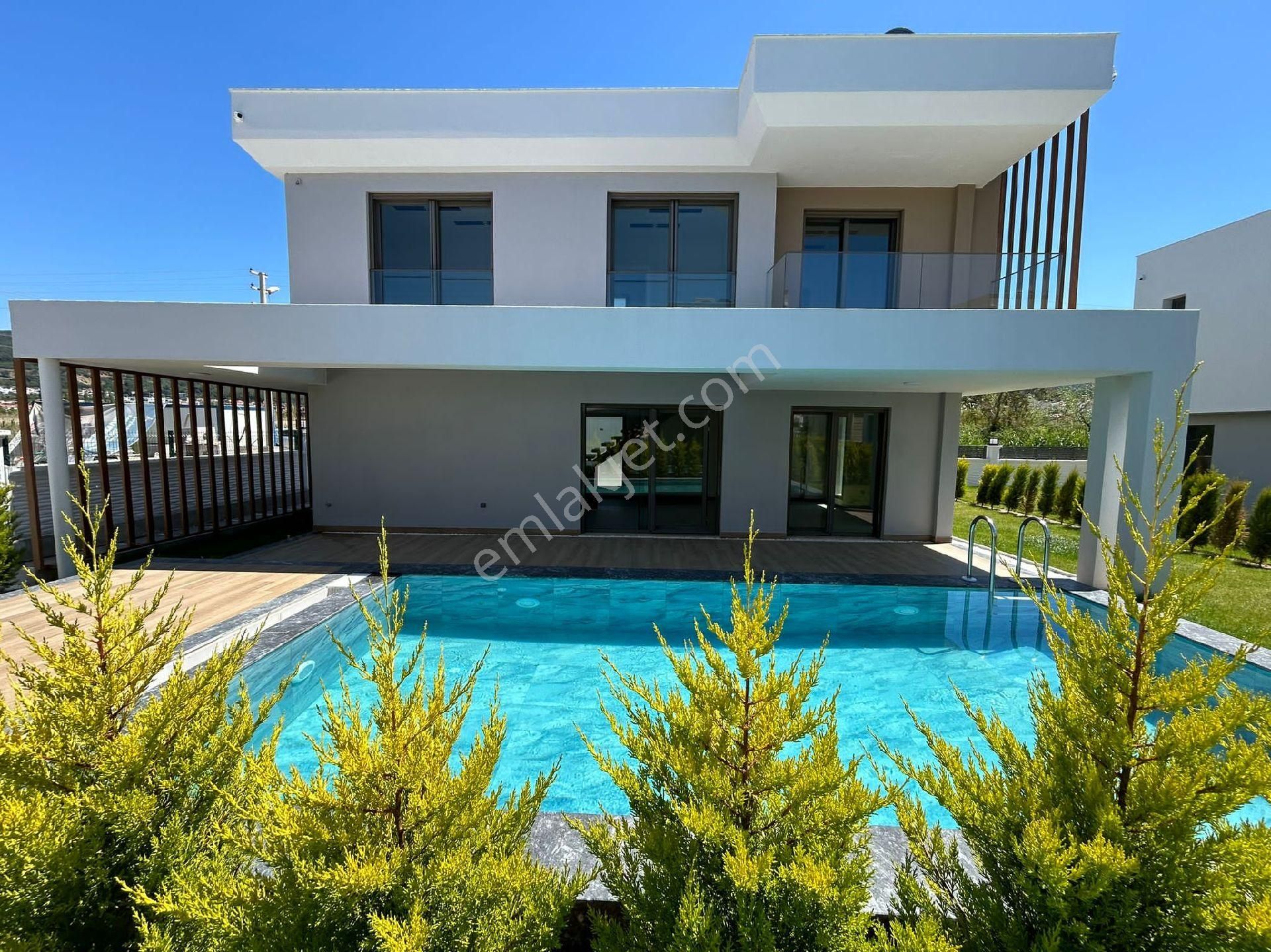Kuşadası Güzelçamlı Satılık Yazlık Kuşadası Güzelçamlı'da 3+1 Tek Müstakil Özel Havuzlu Satılık Villa 