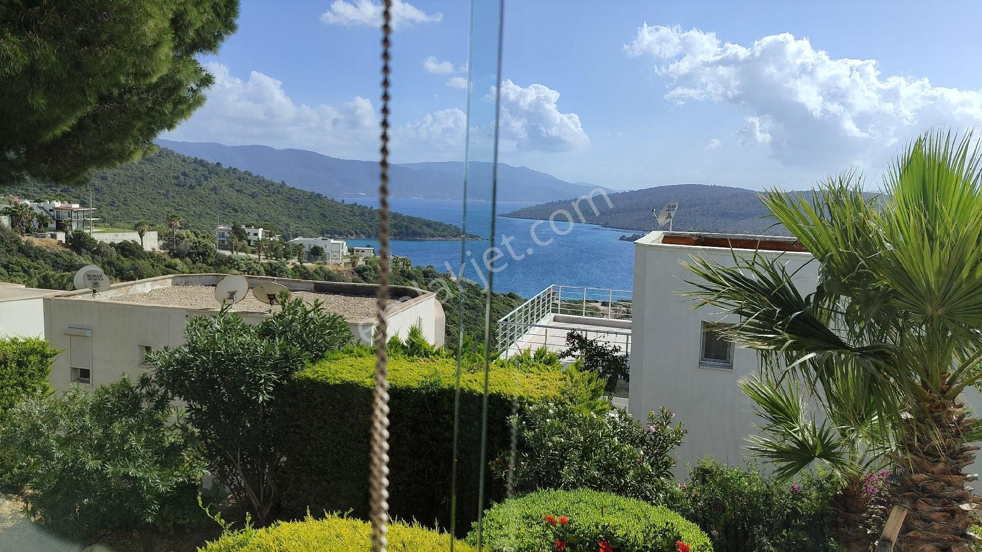 Milas Boğaziçi Satılık Villa Milas Boğaziçinde Full Deniz manzaralı , geniş bahçeli Müstakil
