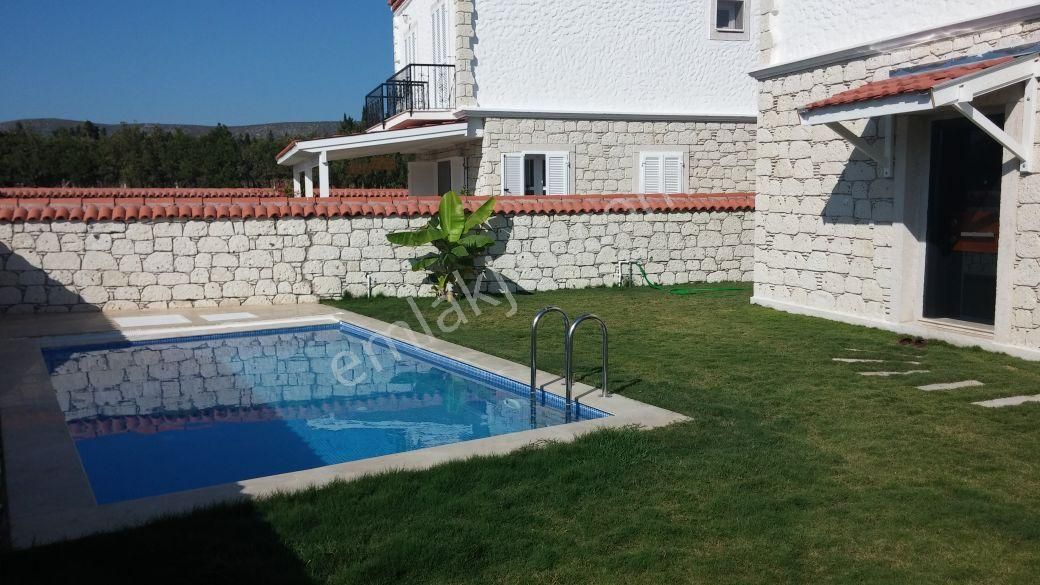 Çeşme Alaçatı Kiralık Villa  ALAÇATI GAYRİMENKULDEN ALAÇATI HACIMEMİŞ YAKINI KİRALIK VİLLA..