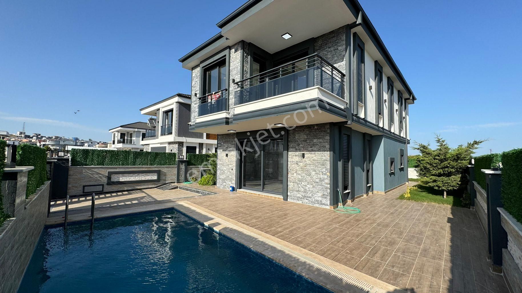 Didim’de Satılık 3 + 1 Ayrı Mutfak Villa