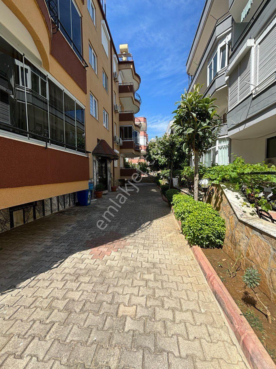 Alanya Oba Satılık Daire  Alanya’nın Oba  Mahallesi’nde satılık 4+1 Duplex daire