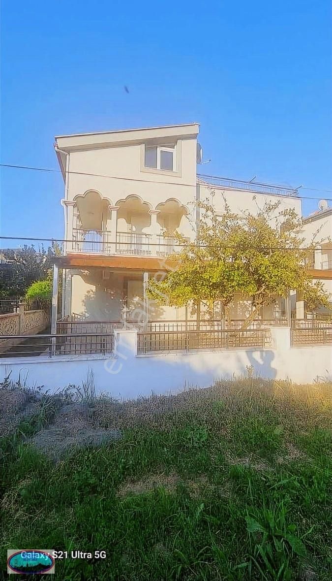 Ayvalık Altınova Satılık Villa ALTINOVA 5+1 DENİZE 200m EŞYALI 680m ARSA TRİPLEX VİLLA