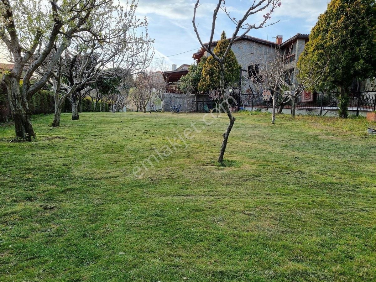 Bornova Yakaköy Satılık Villa BORNOVA YAKAKÖYDE 1300M2 ARSA İÇERİSİNDE TAM MÜSTAKİL 5+1 VİLLA