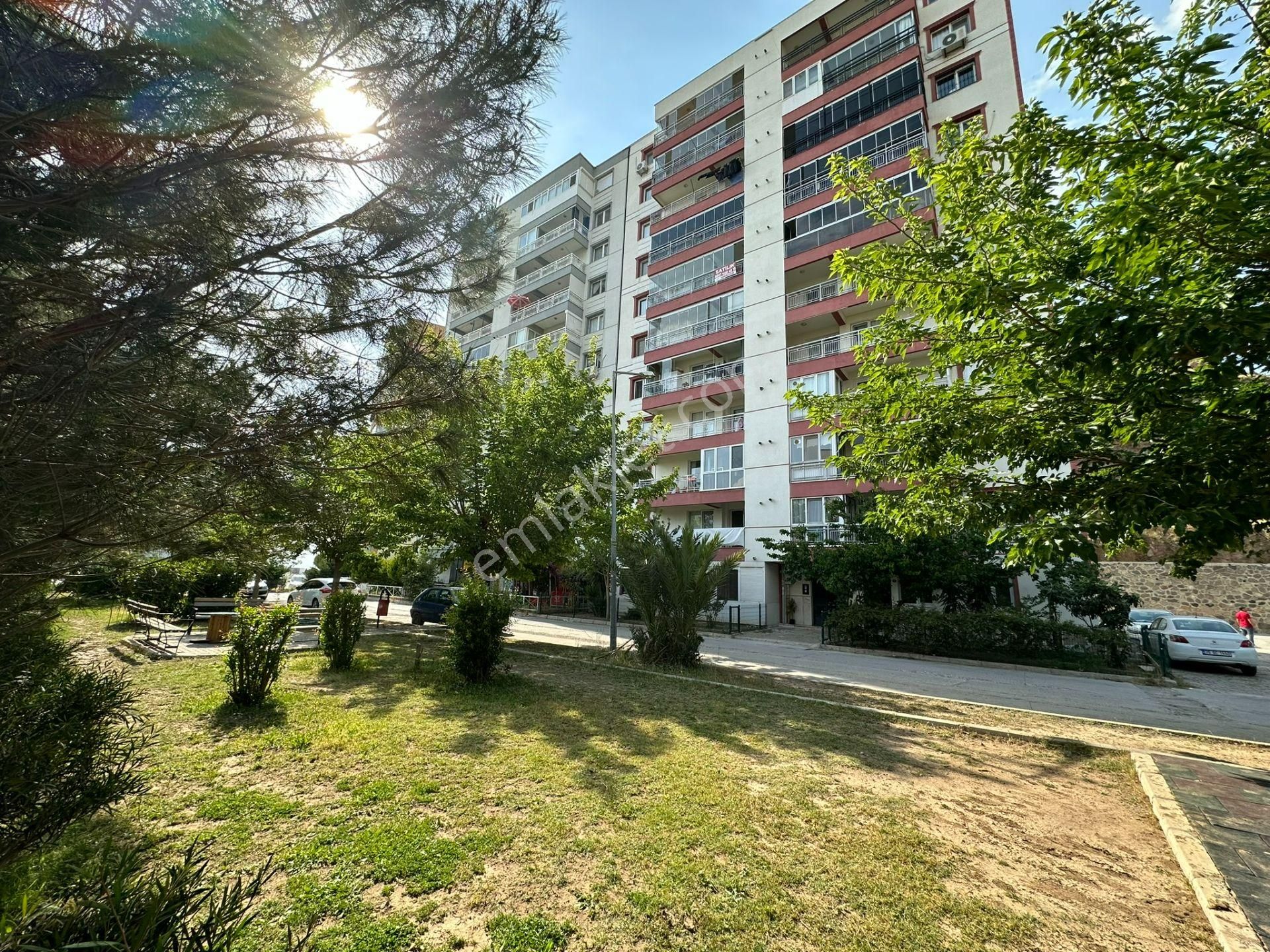 Çiğli Yakakent Satılık Daire  Çiğli Yakakent'te Satılık 3+1 Manzaralı Daire