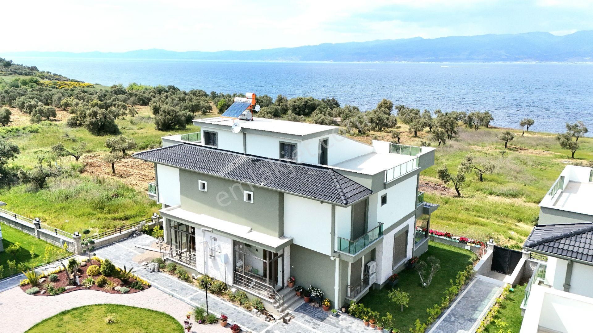 Burhaniye Pelitköy Satılık Villa  ▶ ▶ AKÇAY KÖRFEZ'DEN HUZUR VEREN DOĞA İÇİ YAŞAM BU VİLLAYLA SİZİ BEKLİYOR