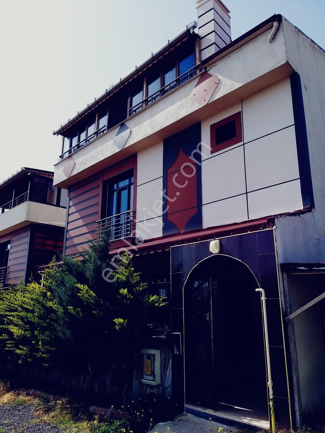 Silivri Selimpaşa Kiralık Villa  Selimpaşa Araptepe'de Deniz Manzaralı Eşyalı 4+1 Kiralık Villa