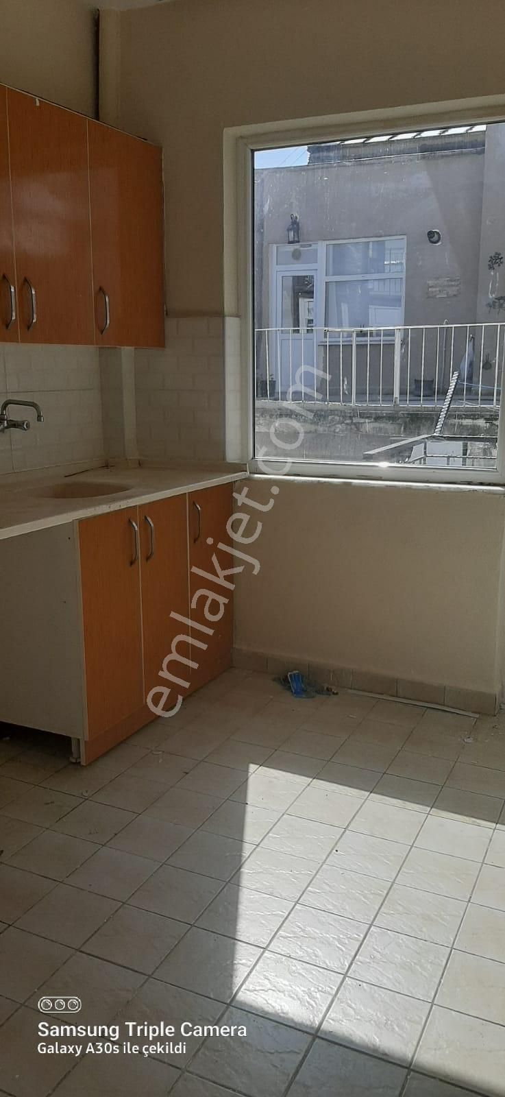 İlkadım Kılıçdede Kiralık Daire  56'LAR, ADLİYE YAKINI, ÇİFT BALKONLU, ARA KAT, 90 M2, 2+1 TEMİZ DAİRE