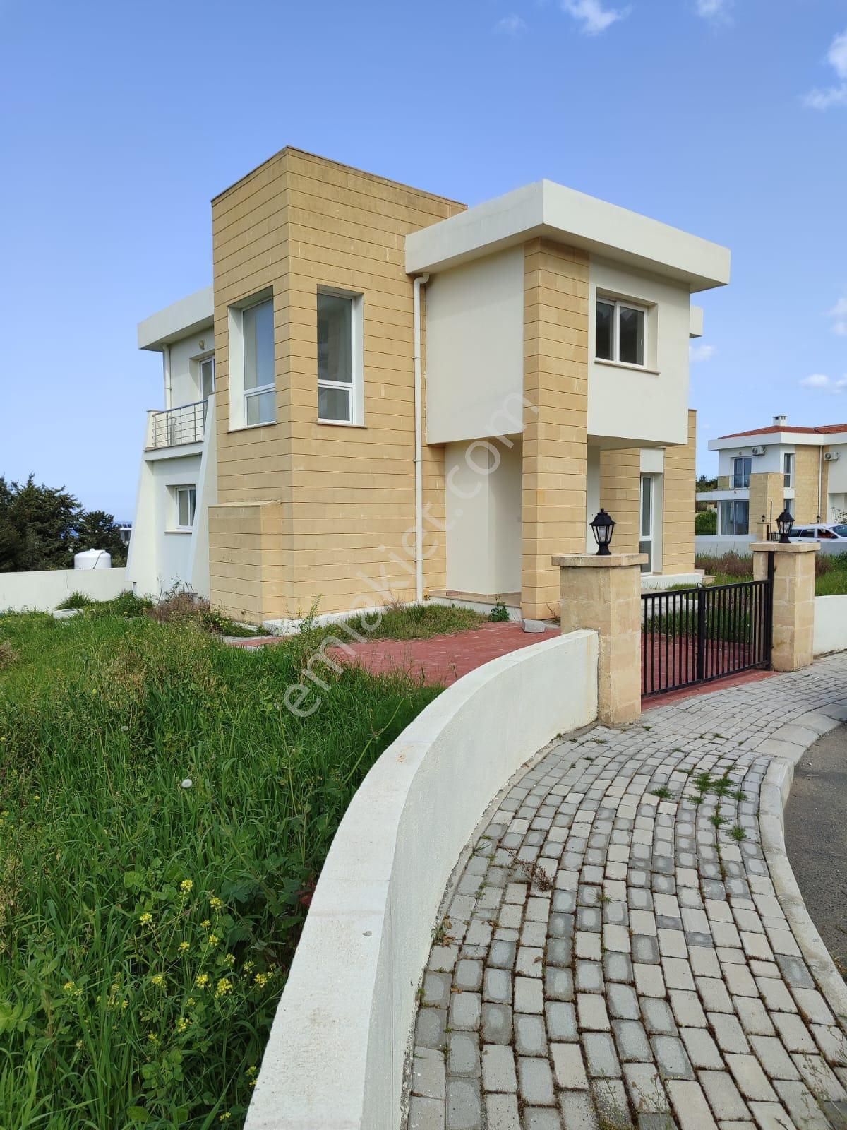 Girne Alsancak Köyü Satılık Villa  KUZEY KIBRIS GİRNE Alsancak Yeşiltepe de Teslime Hazır Taksit İmkanlı 0 3+1 Villa