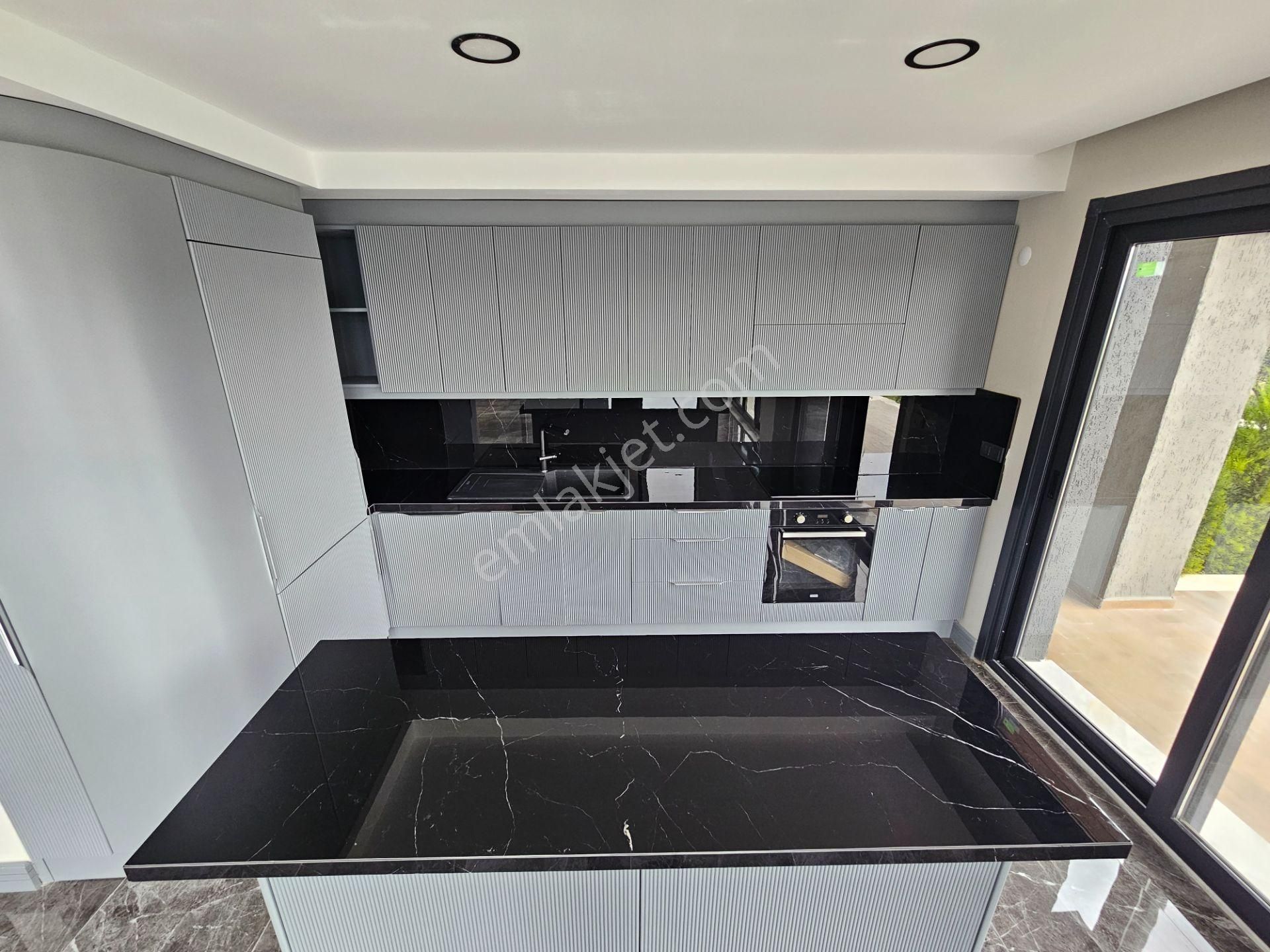 Eu Gayrimenkulden Balıkesir Edremit Güre'de Girişinde Odası Bulunan Mega Lüx 4+1 Teraslı Villa - Görsel 6