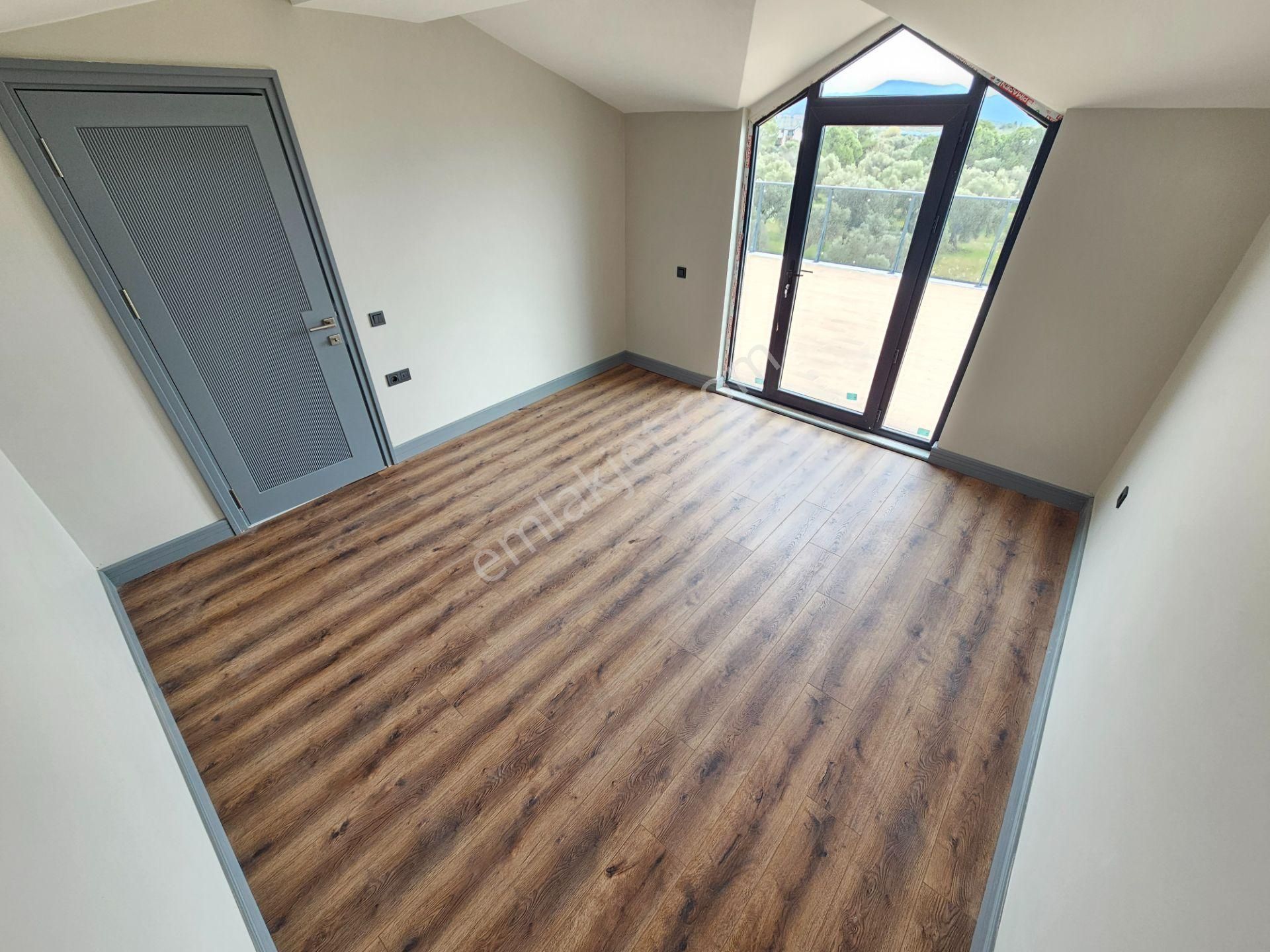 Eu Gayrimenkulden Balıkesir Edremit Güre'de Girişinde Odası Bulunan Mega Lüx 4+1 Teraslı Villa - Görsel 32