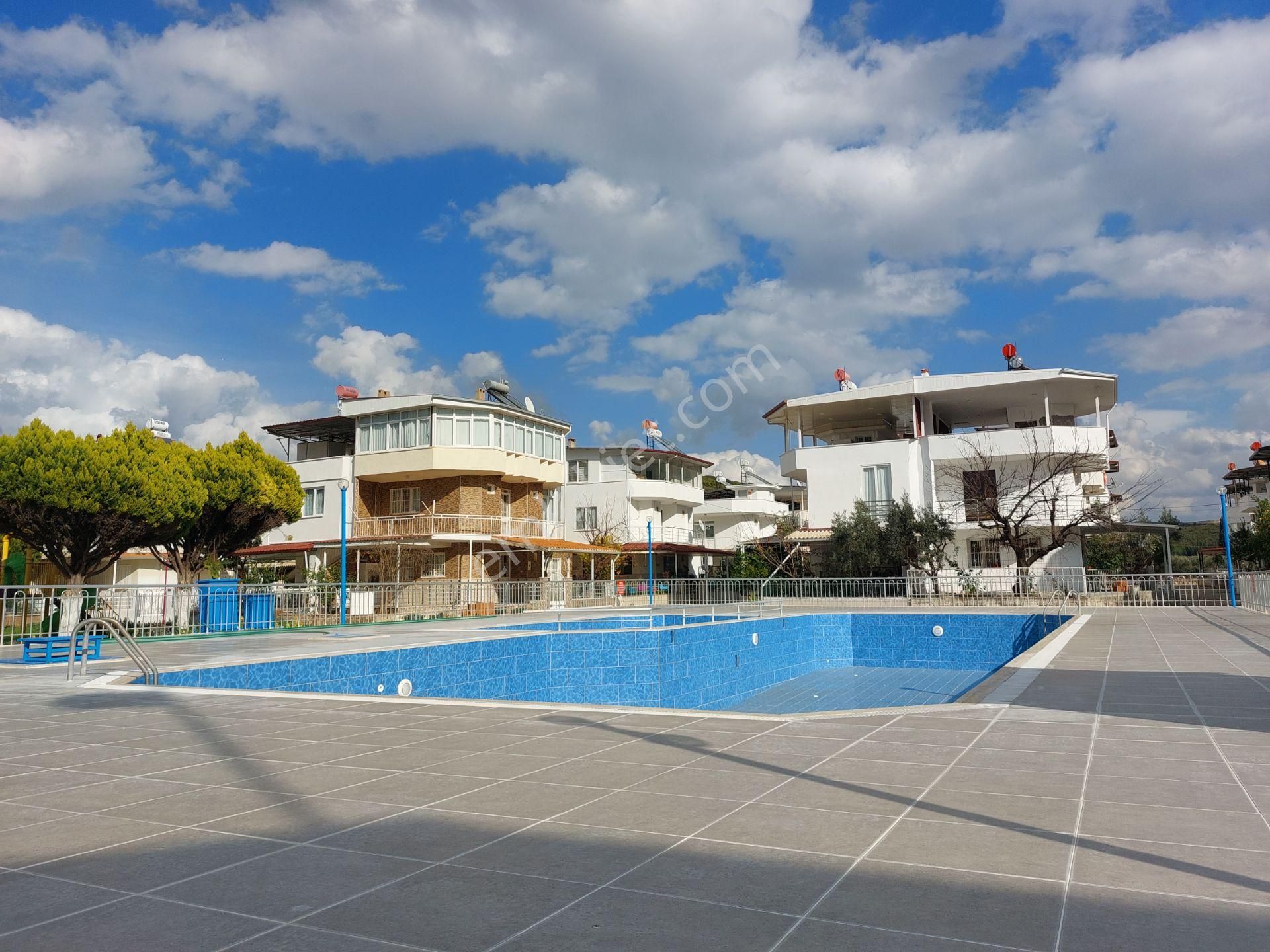 Didim Akköy Satılık Villa  Didimde denize sıfır havuzlu sitede satılık 2+1 yazlık 