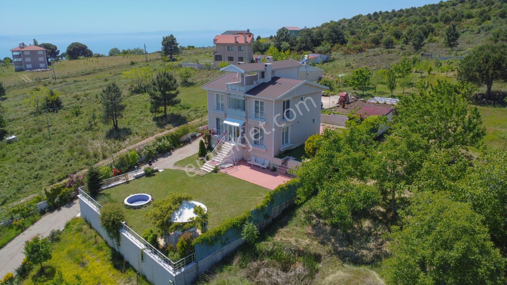 Armutlu Mecidiye Köyü Satılık Villa  YALOVA ARMUTLU'DA SATILIK EŞYALI VİLLA