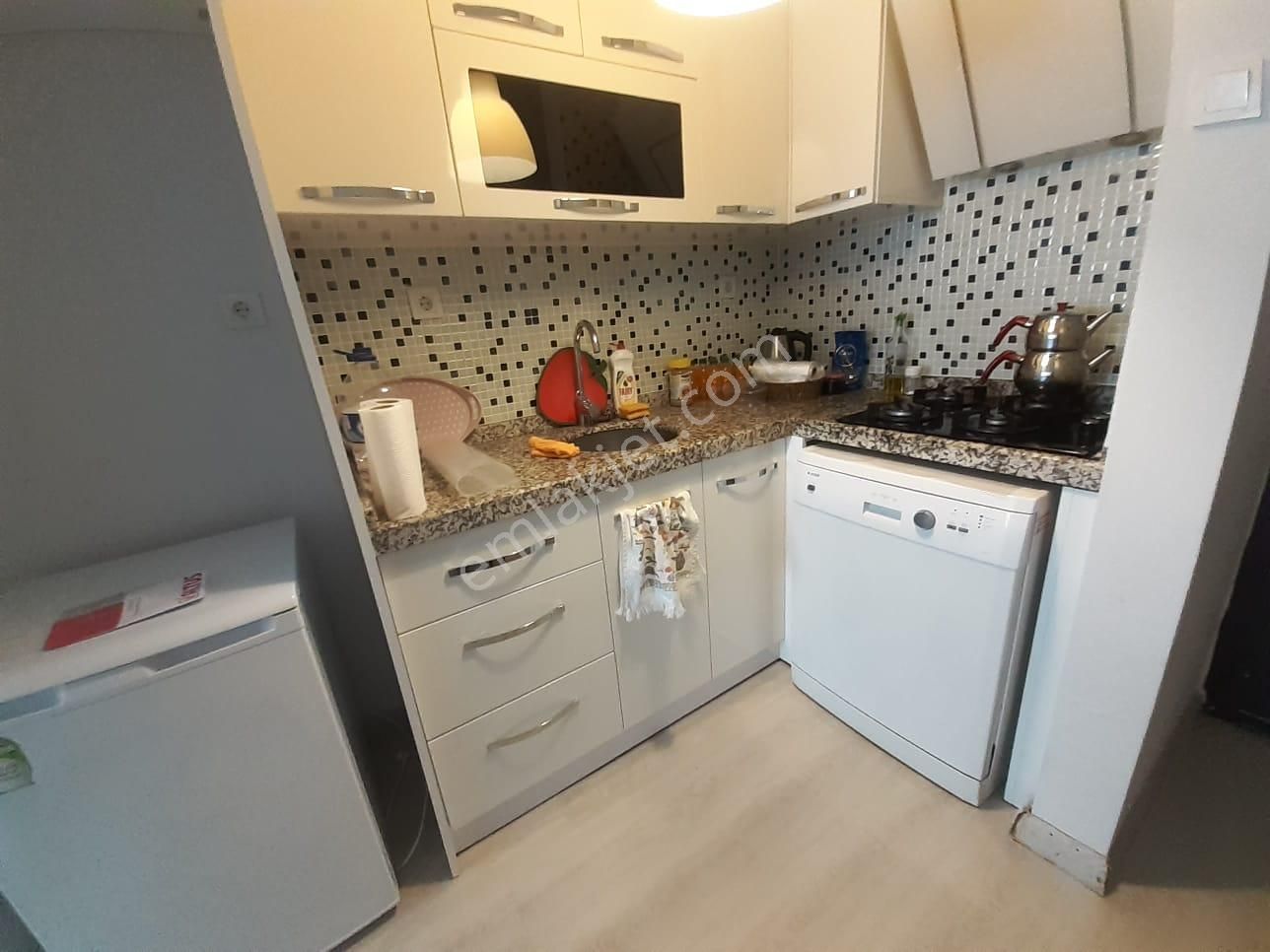 Üsküdar Valide-i Atik Kiralık Daire  DELUXE 26 ' DAN MERKEZE YAKIN İÇİ YAPILI ARA KAT 2+1 75 m2 FIRSAT DAİRE