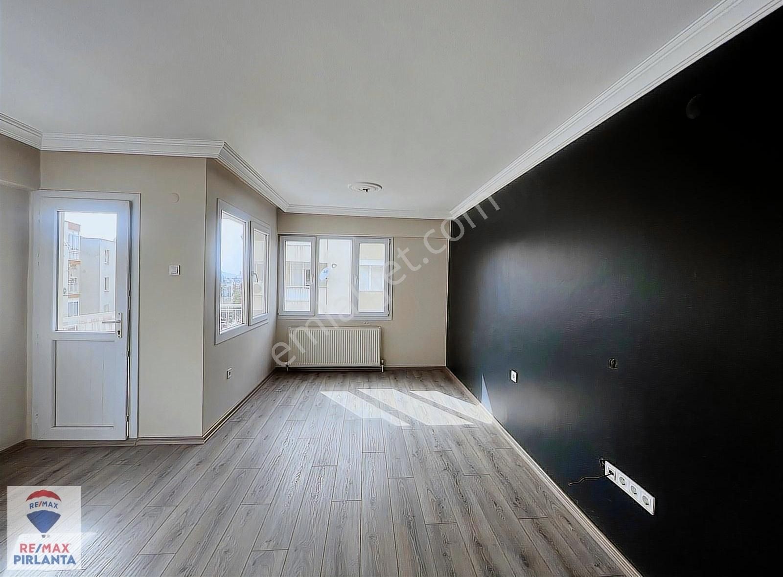 Konak Göztepe Satılık Daire İZMİR GÖZTEPE METRO YAKINI 3+1 TADİLATLI DAİRE