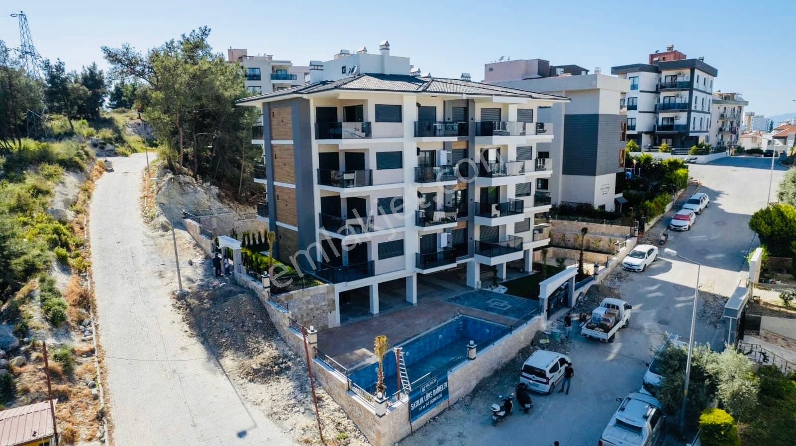 Kuşadası Ege Satılık Daire EGE MAHALLESİ HAVUZLU SİTEDE 2+1 ARAKAT DOĞALGAZLI DAİRE