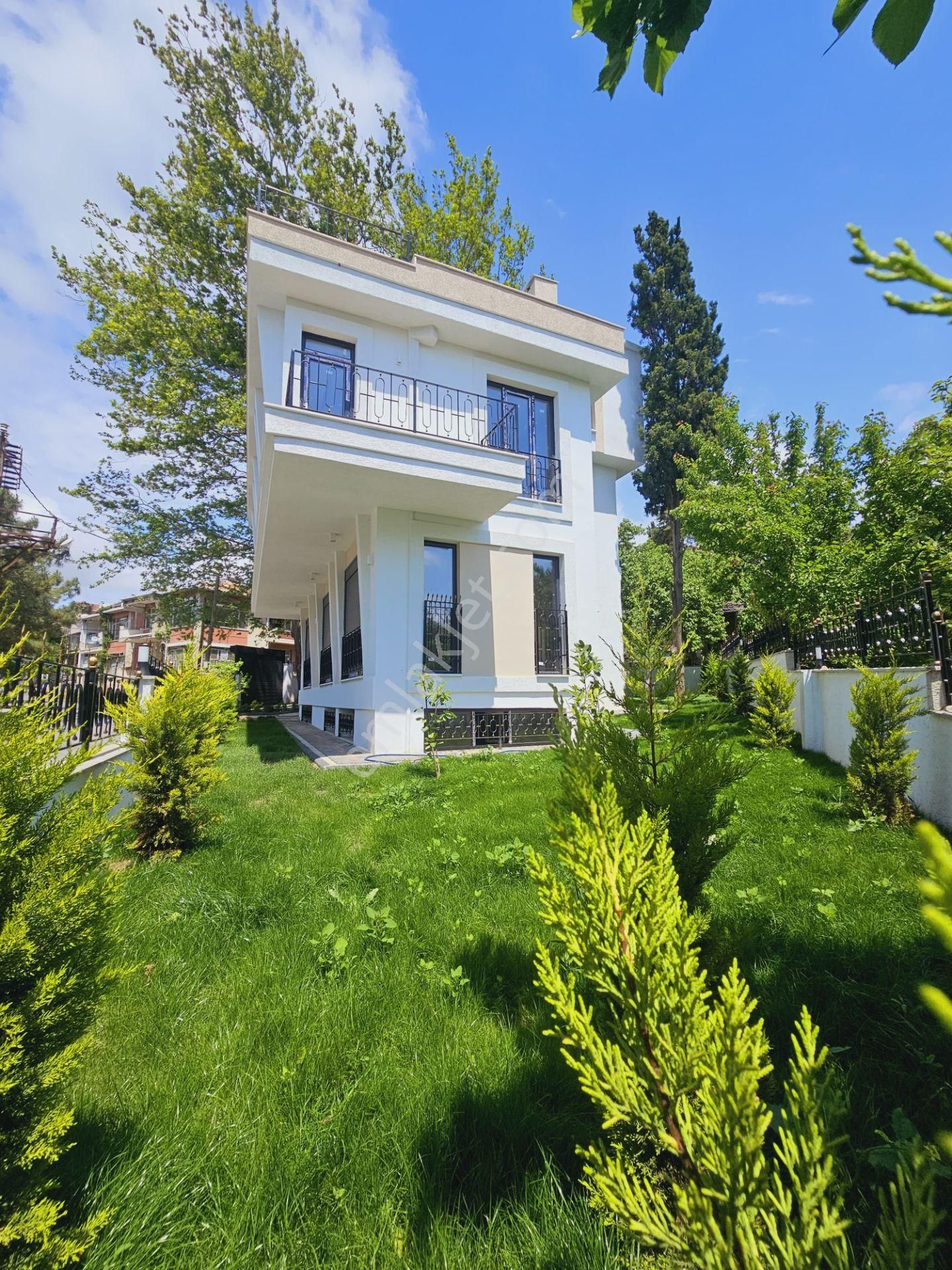 Büyükçekmece Güzelce Satılık Villa  BÜYÜKÇEKMECE GÜZELCE DE MANZARALI SATILIK MÜSTAKİL VİLLA