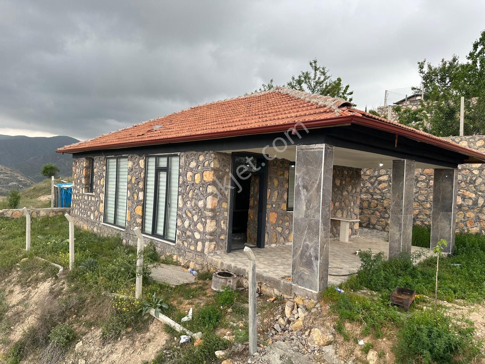 Yeşilyurt Mullakasım Satılık Villa İmarlı  CB SAFİR'den MULLAKASIM da 610 M2 SATILIK ARSA VE TAŞ EV