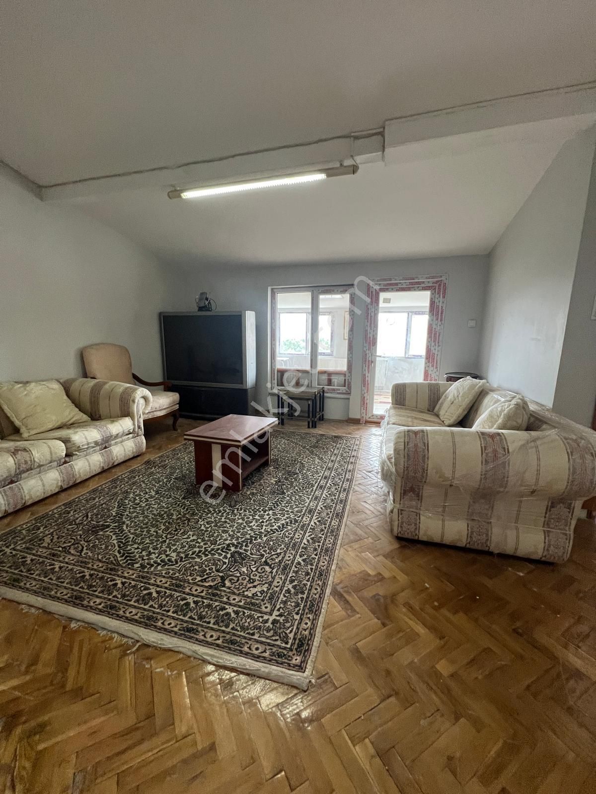 Üsküdar Murat Reis Marmaraya Yakın Kiralık Daire  Bağlarbaşı Merkezde Cadde Üzerinde Full Eşyalı Faturalar Dahil En Üst Kat 80 m² 2+1 Kiralık Daire