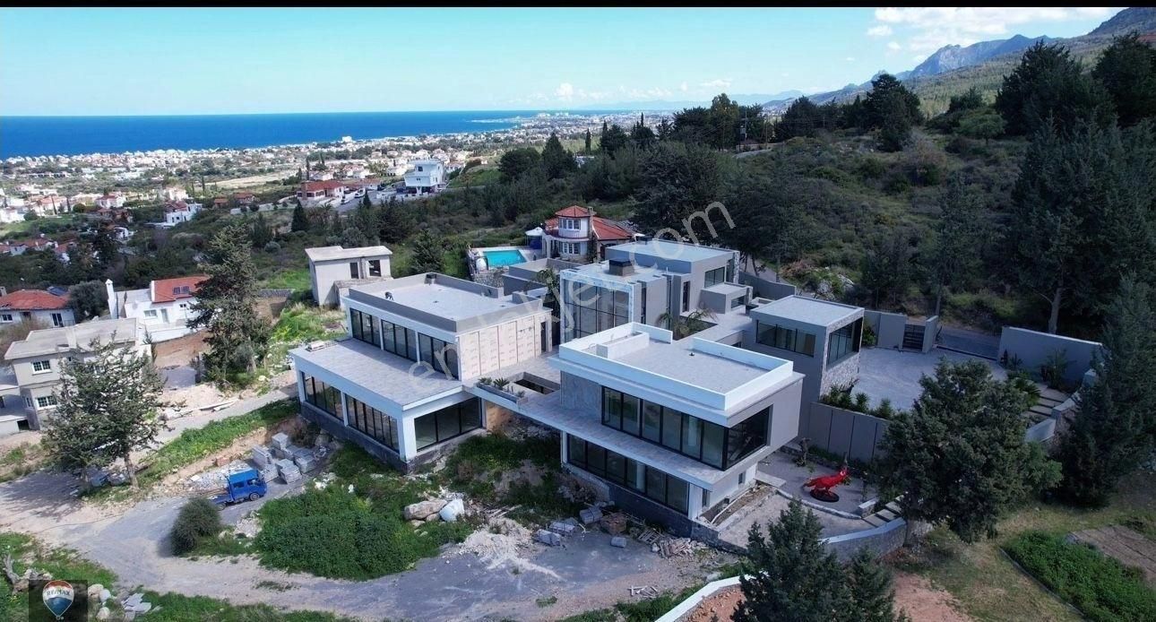 Girne Karşıyaka Köyü Satılık Villa KKTC Girne Karşıyaka'da Satılık Malikane