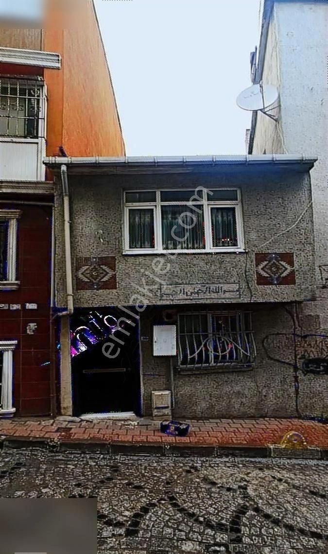 Fatih Balat Satılık Müstakil Ev Balat merkezde 2 katlı bina