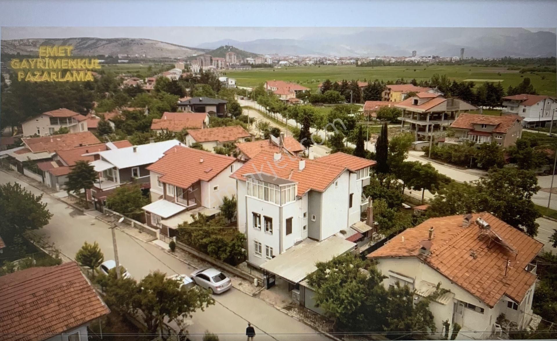 Isparta Merkez Mehmet Tönge Satılık Müstakil Ev  KELEPİR MEHMET TÖNGE MAHALLESİNDE SATILIK ÜÇ KATLI MÜSTAKİL EV 