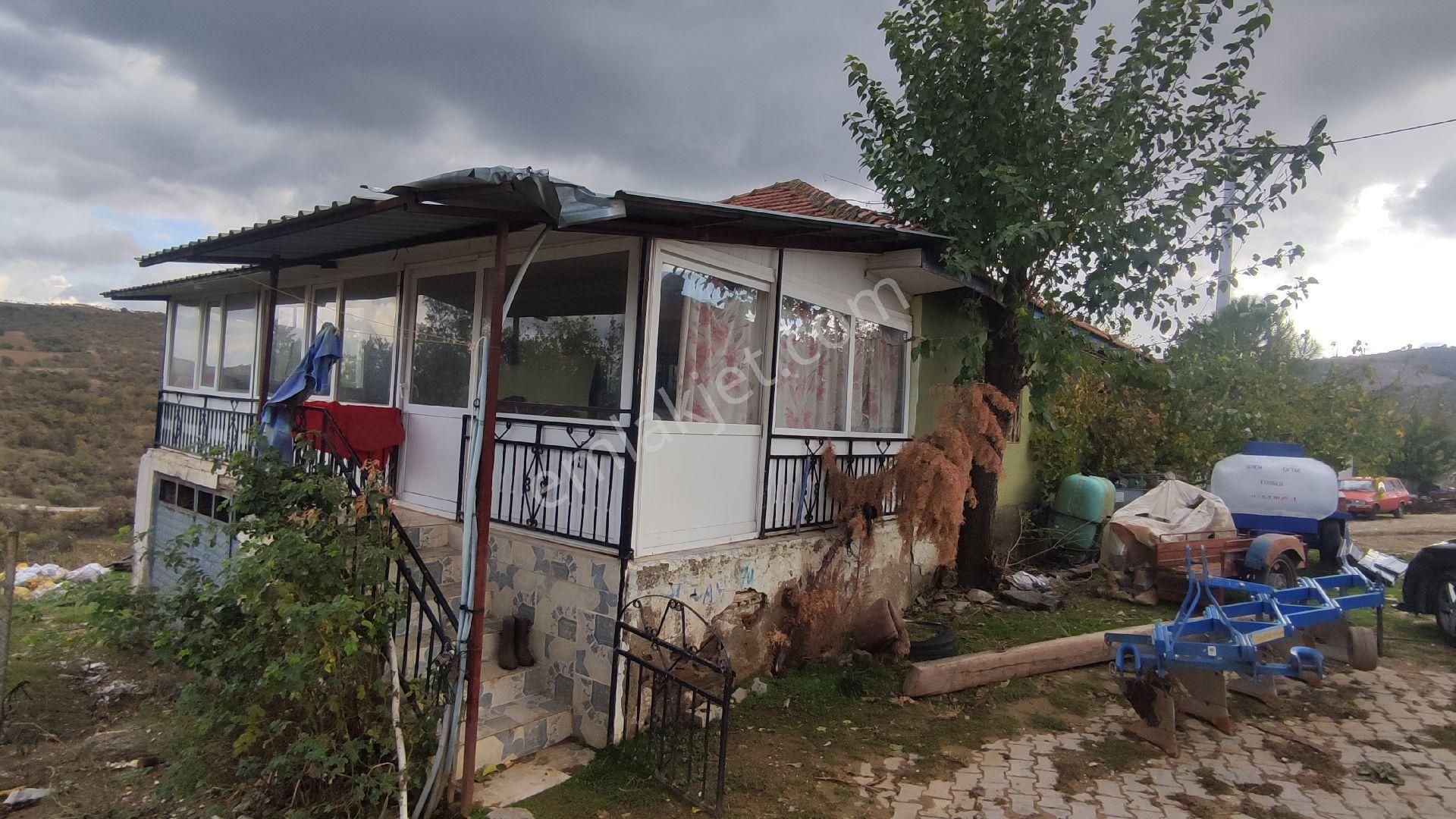 Kula Aktaş Satılık Köy Evi Sahibinden Bahçeli Köy Evi 