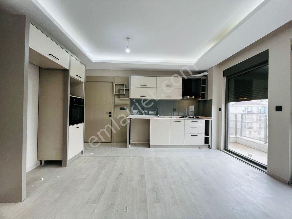 Esenyurt Talatpaşa Satılık Daire  ESENYURT TALATPAŞADA 2+1 KREDİYE UYGUN SATILIK KULLANIŞLI DAİRE