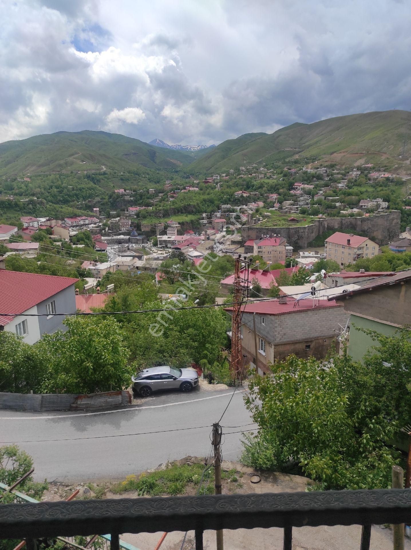 Bitlis Merkez İnönü Satılık Daire Sahibinden satılık 3 katlı bahçeli müstakil ev