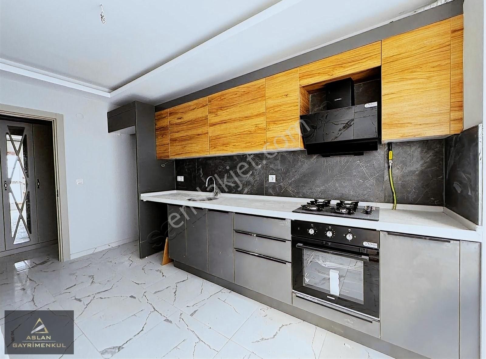 Karşıyaka Örnekköy Satılık Daire ASLAN'DAN Y.GİRNE YAKINI E.BANYO/K.MUTFAK 2+1/82m2 SATILIK DAİRE