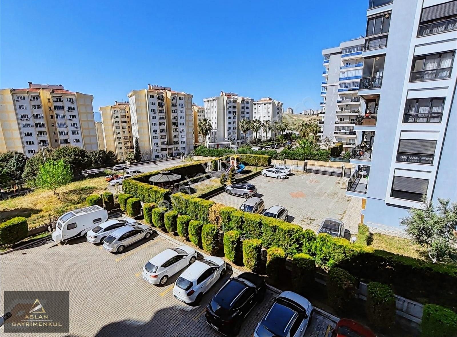 Karşıyaka Zübeyde Hanım Satılık Daire ORMAN VE PARK MANZARALI ÇİFT CEPHE OTOPARK SORUNSUZ ARAKAT 3+1