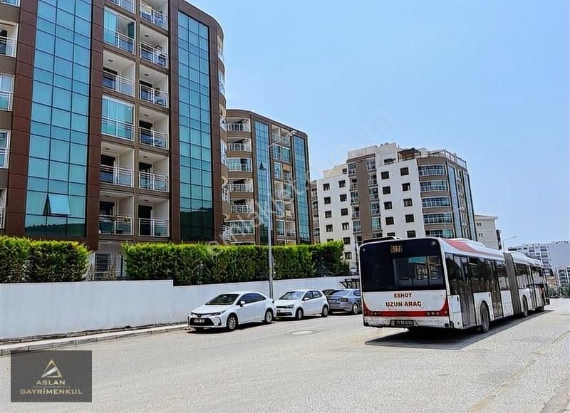 Bayraklı Körfez Satılık Daire ASLAN'DAN ŞEHİR MANZARALI HAVUZLU SİTE İÇİ SATILIK 3+1 DAİRE