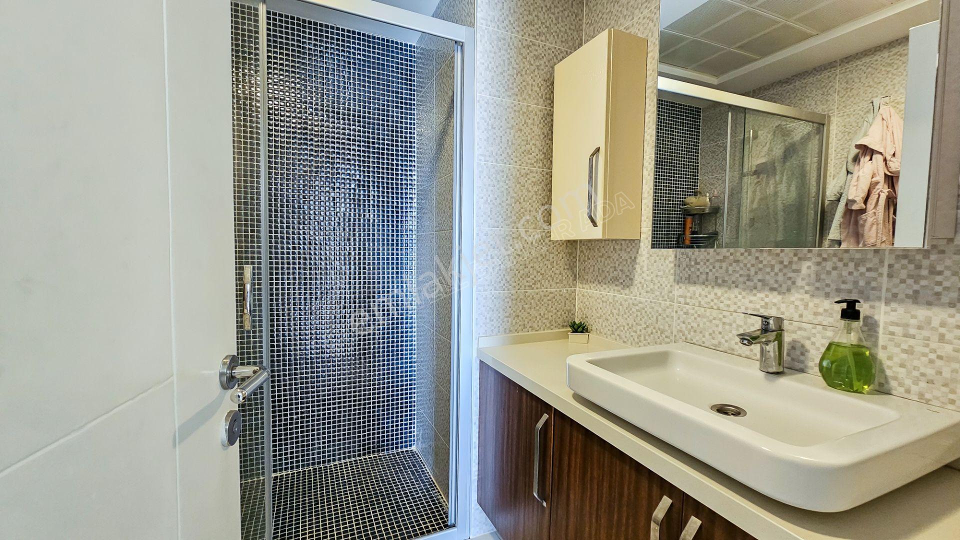 Kuşadasında Prestijli Residenceda Lüks Eşyalı Kiralık 3+1 Daire - Görsel 17