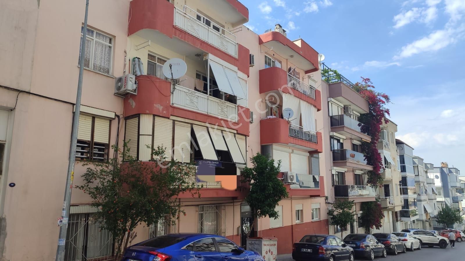 Balçova Fevzi Çakmak Satılık Daire  MERKEZİ KONUMDA ARAKAT 3+1 KLASİK DAİRE