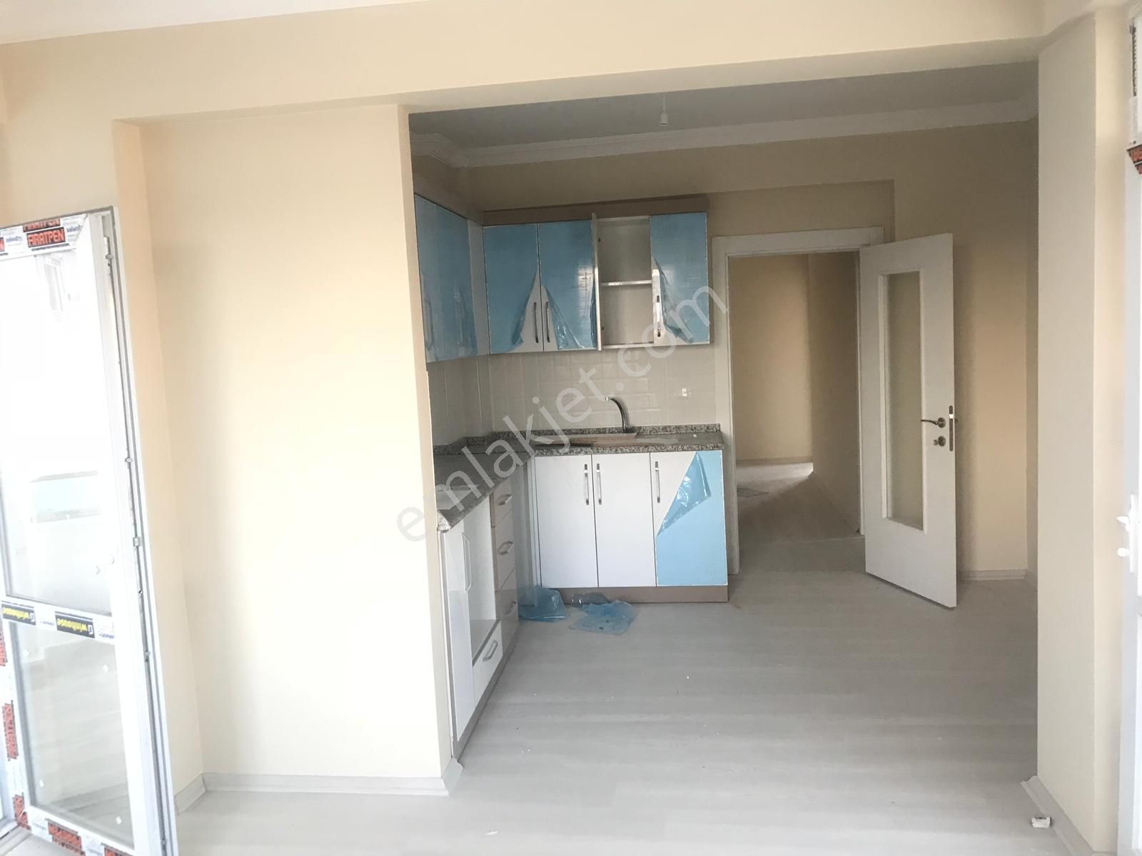 Ereğli Aydınlar Satılık Daire  HASTANE YOLU 3+1 GENİŞ MUTFAK ÇİFTER BALKON BANYO TUVALETLİ 4YAŞ